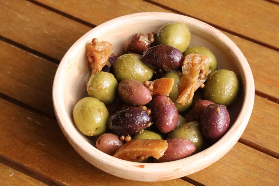 Olives marinées au citron confit