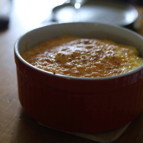 Plat de gratin à la sortie du four